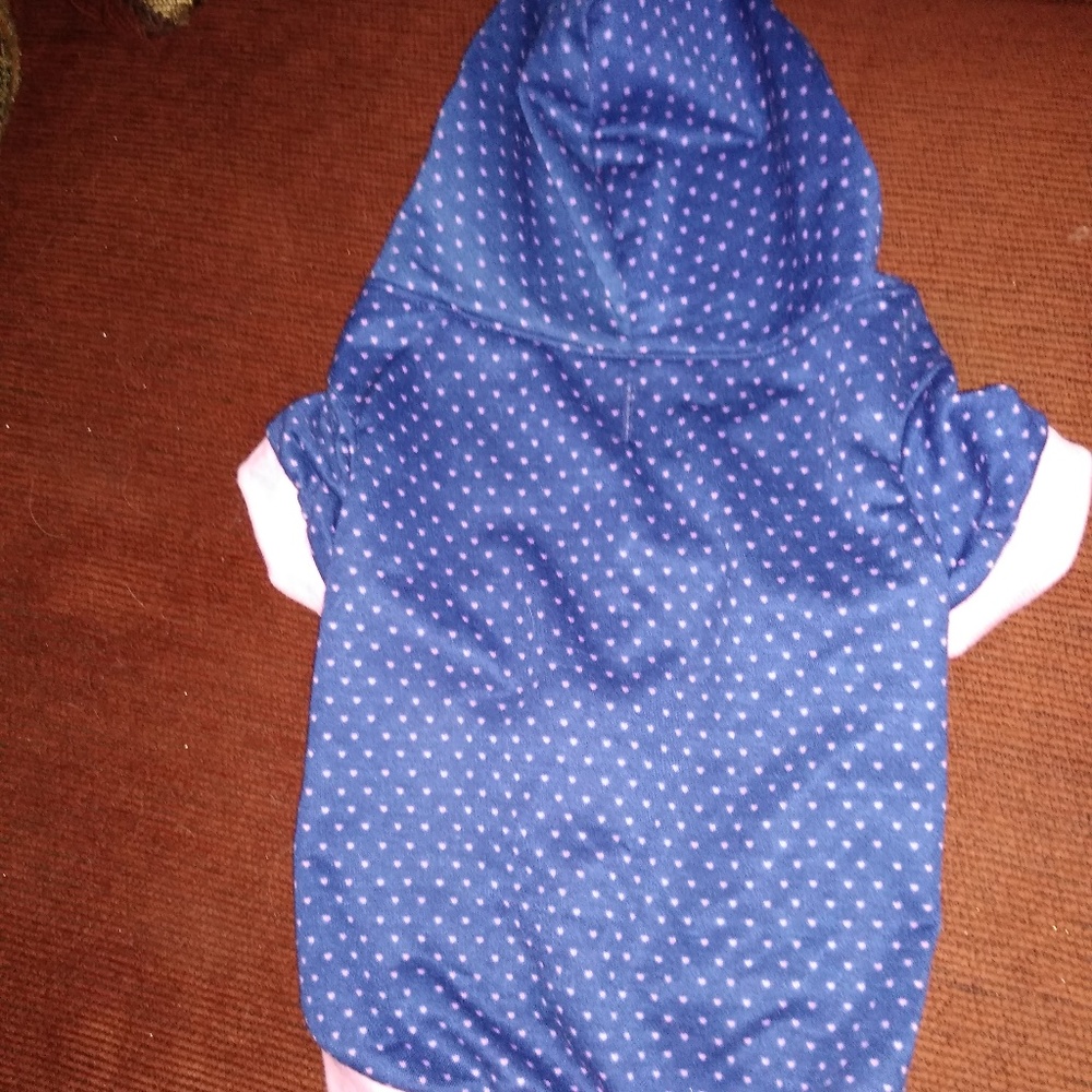 Blue and pink polka dot jersey pull over